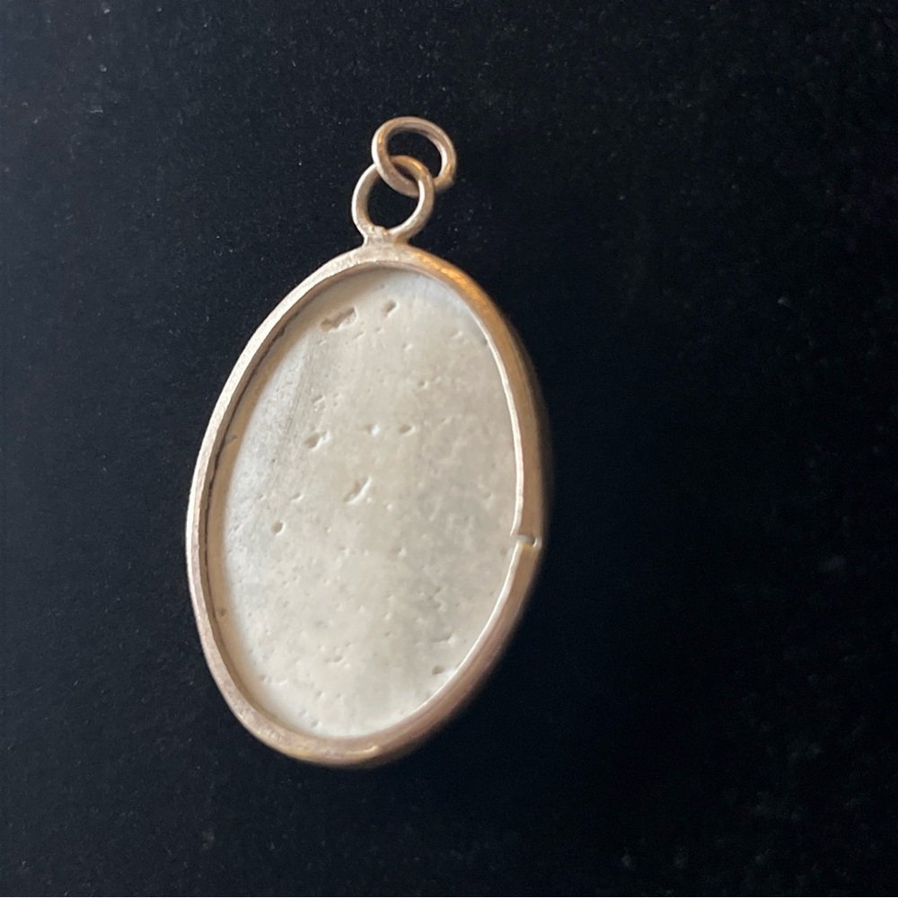 Elegant Blue and White Porcelain Pendant - Picture 5 of 8